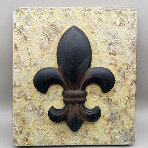 Fleur-de-Lis Tin Distressed Wall Decor